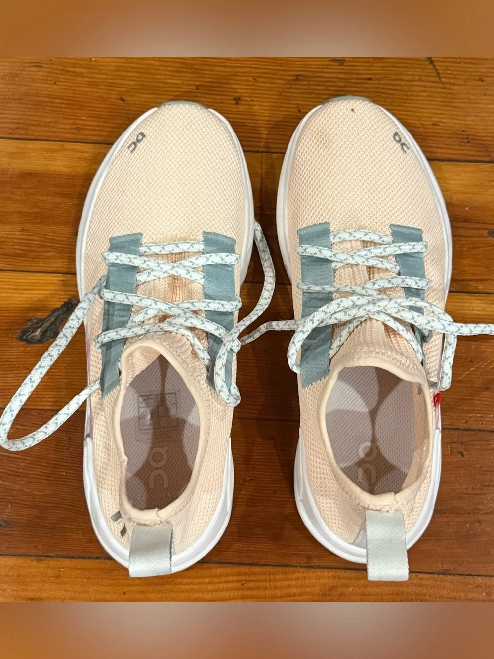 Women’s On Cloudeasy in the Fawn/Surf colorway US size 8.